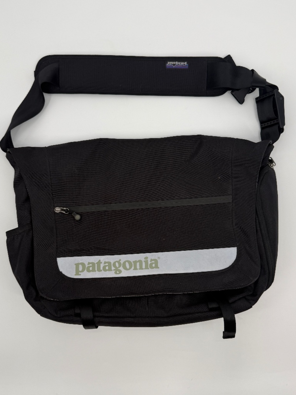 Patagonia Critical Mass Messenger Bag Black Laptop Crossbody Travel Shoulder